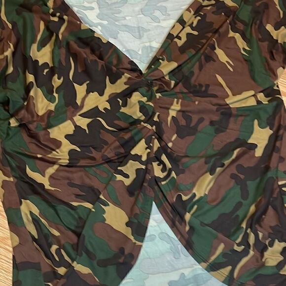 Fashion Nova Camo Knotted Shirt, Top oversized, medium - Picture 3 of 7